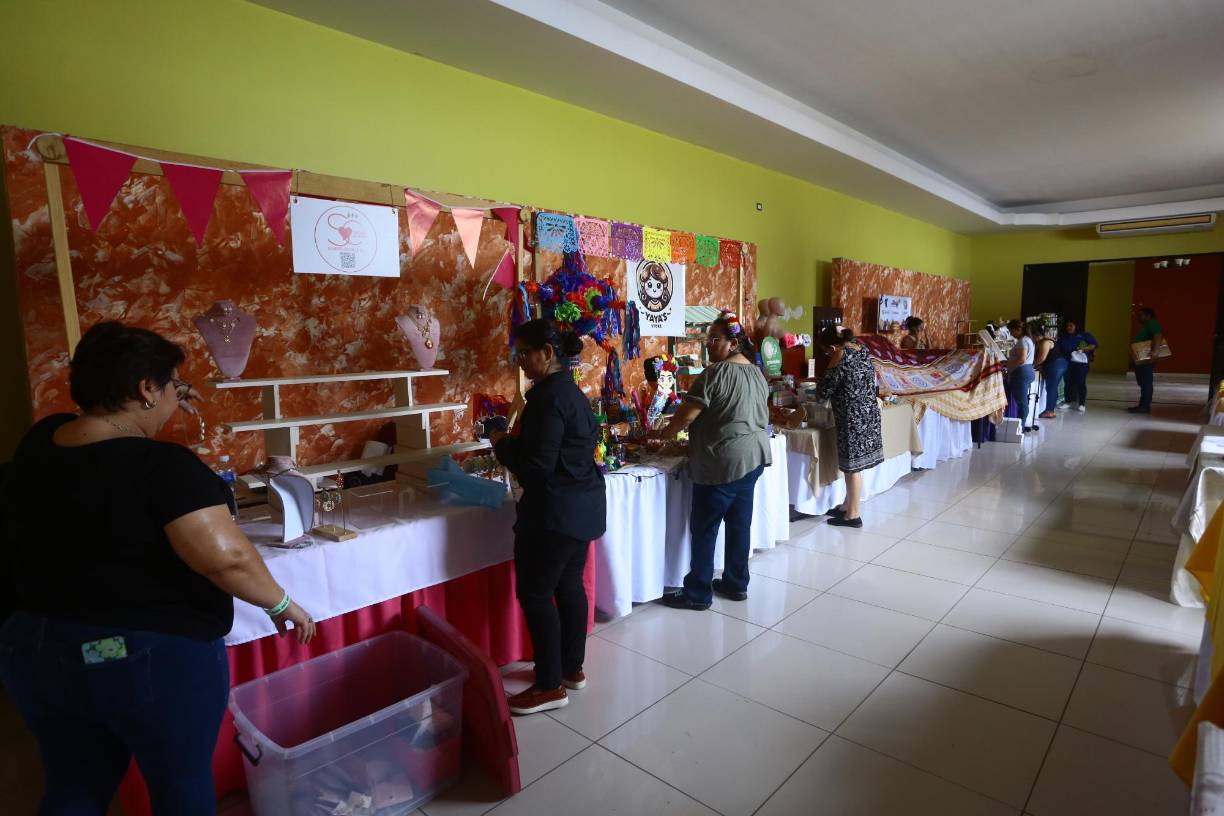 Bisutería, ropa,zapatos, accesorios para damas, productos de higiene personal y belleza son de los productos que pueden encontrar los visitantes.