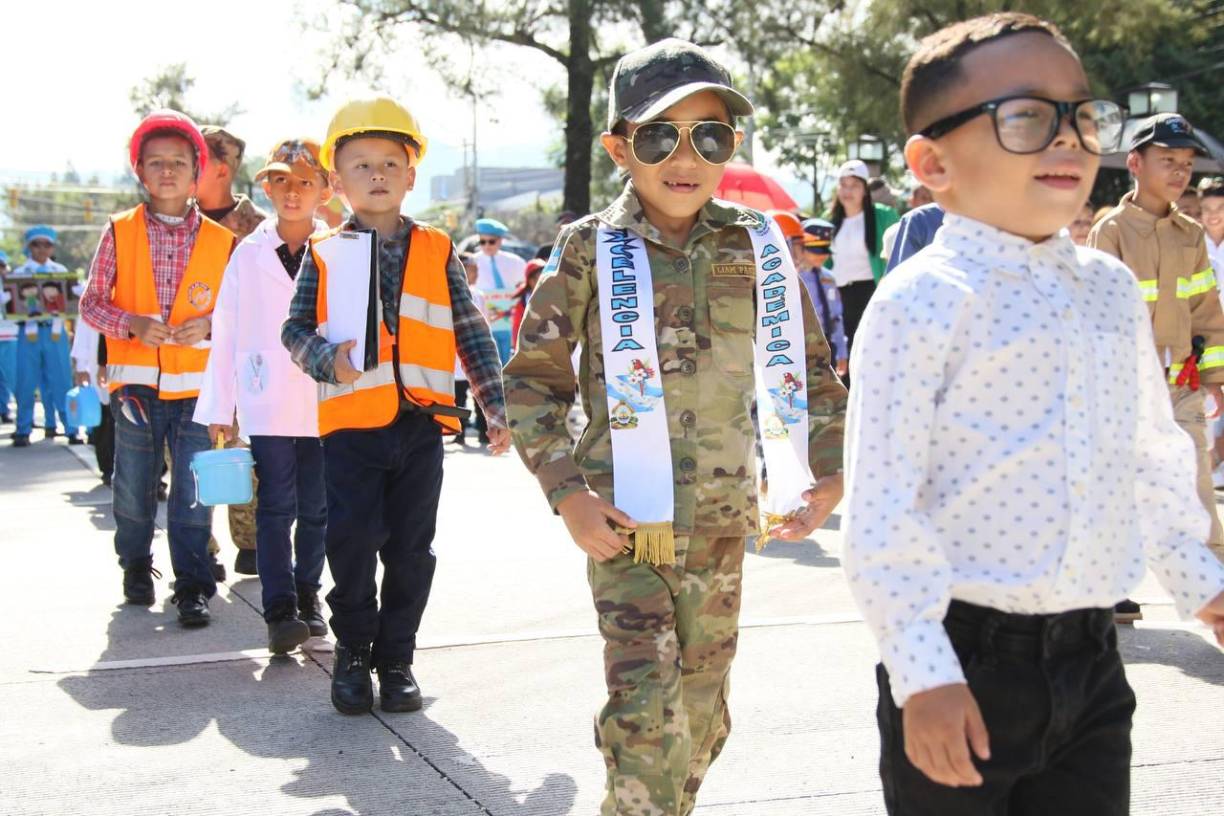 Ingenieros, constructores, maestros, doctores, militares, así se identificaron estos escolares.