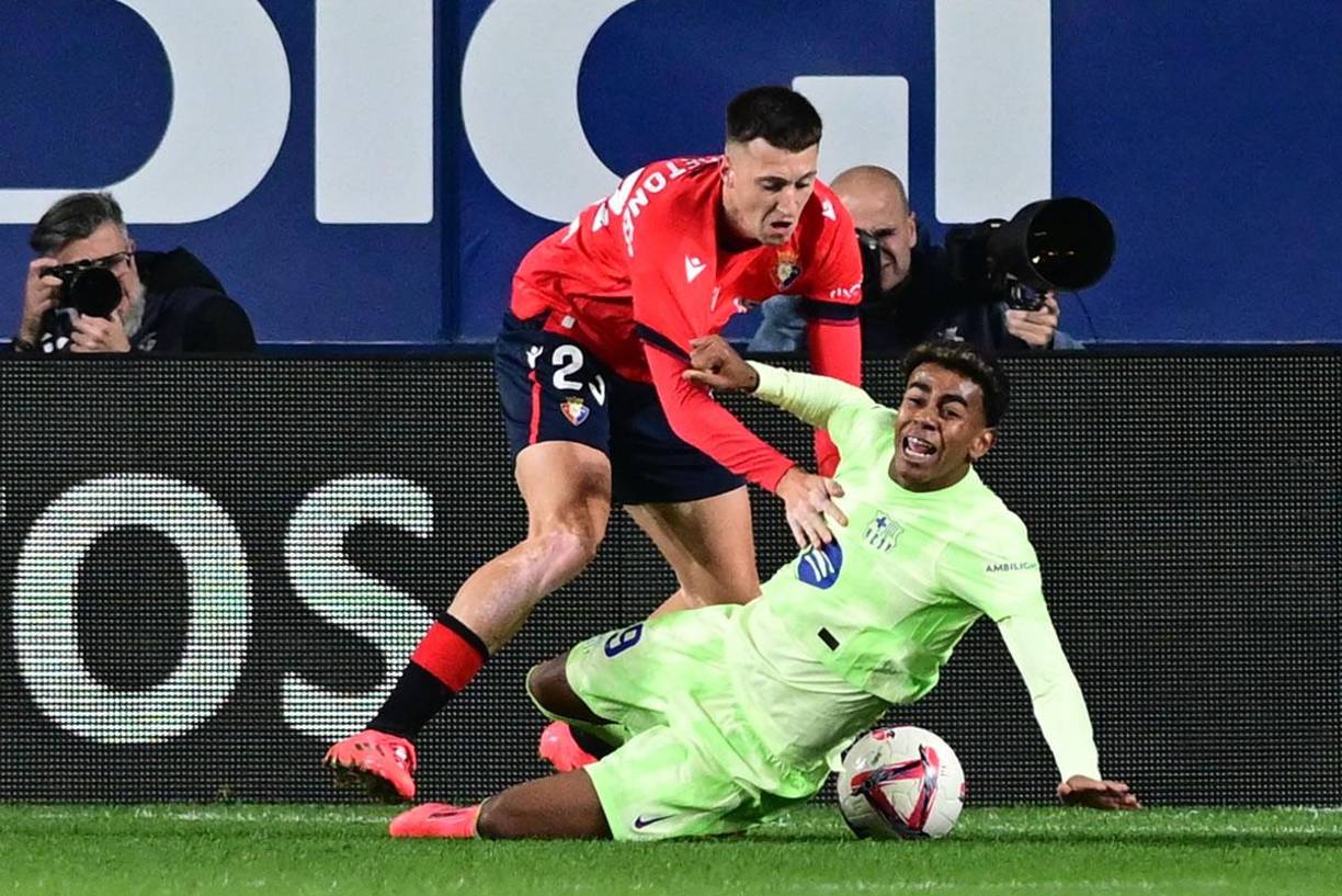 Lamine Yamal pidió penal en esta acción con Abel Bretones. El árbitro ni el VAR dijeron nada.