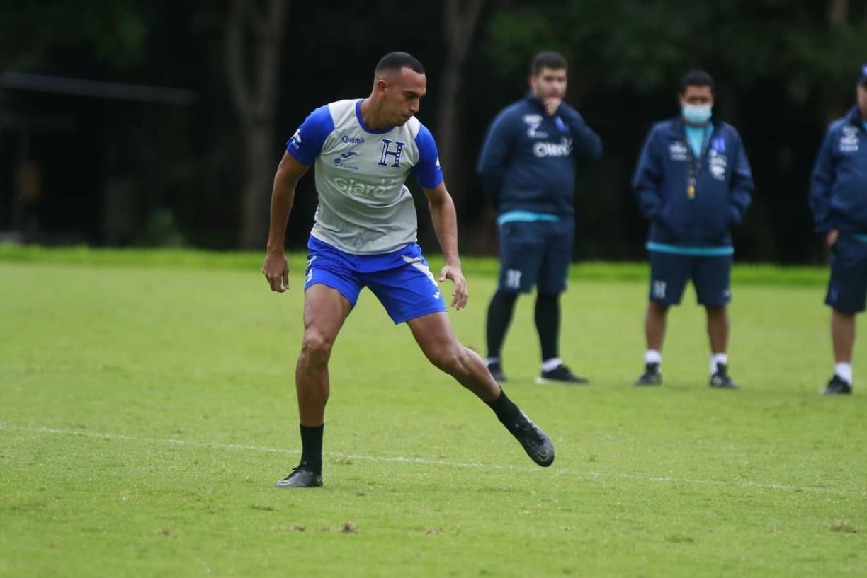 Devron García: Fue de los que se unió a la Selección de último momento y estaría como uno de los defensores centrales.