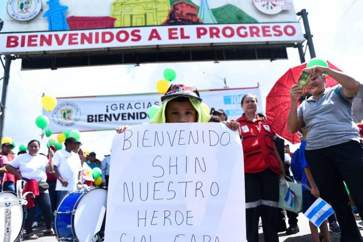 El influencer japonés tiene la meta de reconstruir 1,000 centros educativos en Honduras. Actualmente, avanza por el número 70. 