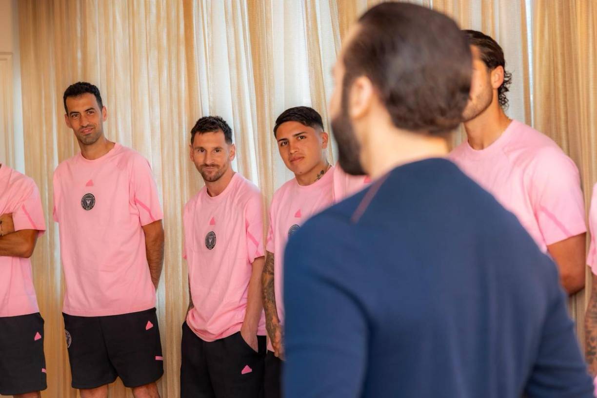 El mandatario, como buen anfitrión, dio una especial bienvenida a su país a todo el equipo del Inter Miami donde jugarán en el estadio Cuscatlán.