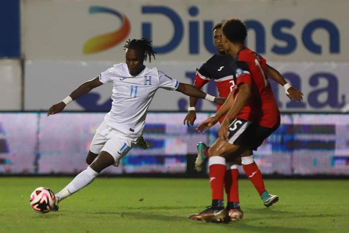 Román Rubilio Castillo recibió la asistencia de David Ruiz y le pegó de derecha para sellar el triunfo 3-1 de Honduras.