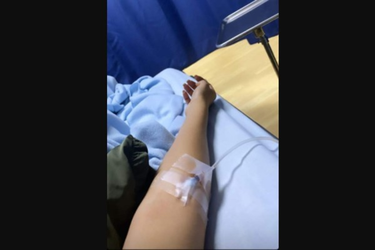 Una revista local aseguró que Alejandra ya está estable y recuperando.