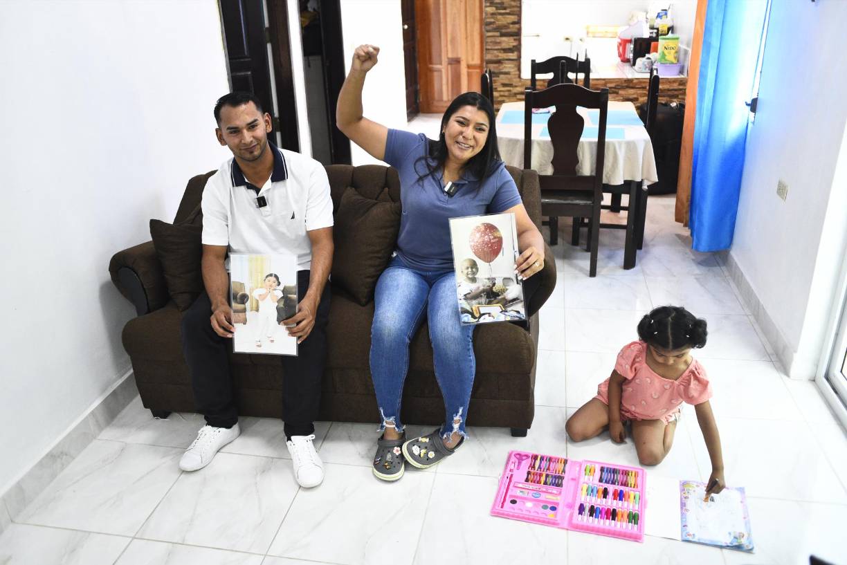 El hogar de los Martínez rebosa de felicidad. Ahora han alejado temores, pero están consientes de que los cuidados de la niña deben mantenerse para evitar enfermedades oportunistas que debiliten su sistema inmune.