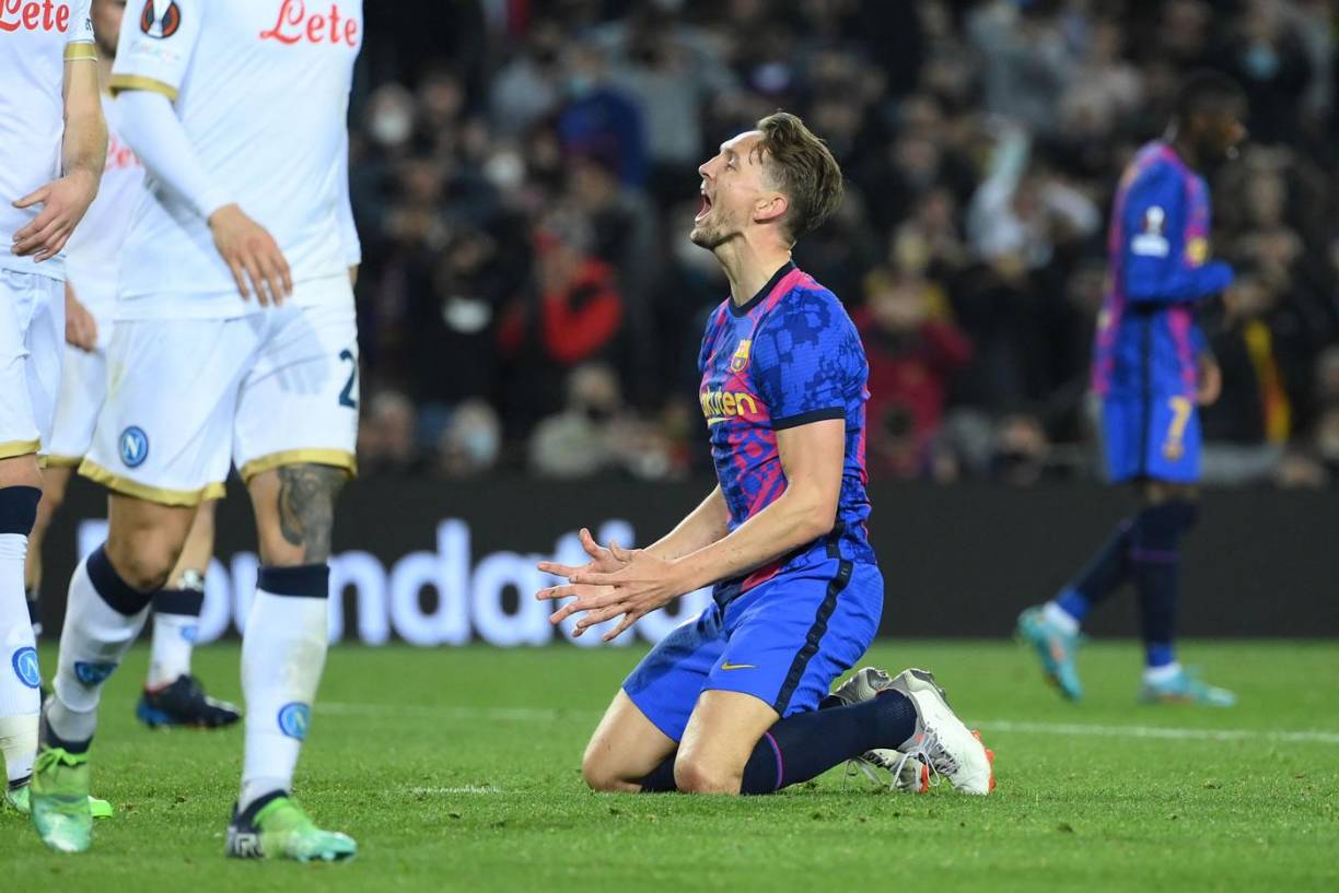 La rabia de Luuk de Jong luego de que el balón se fuera desviado de la portería rival.