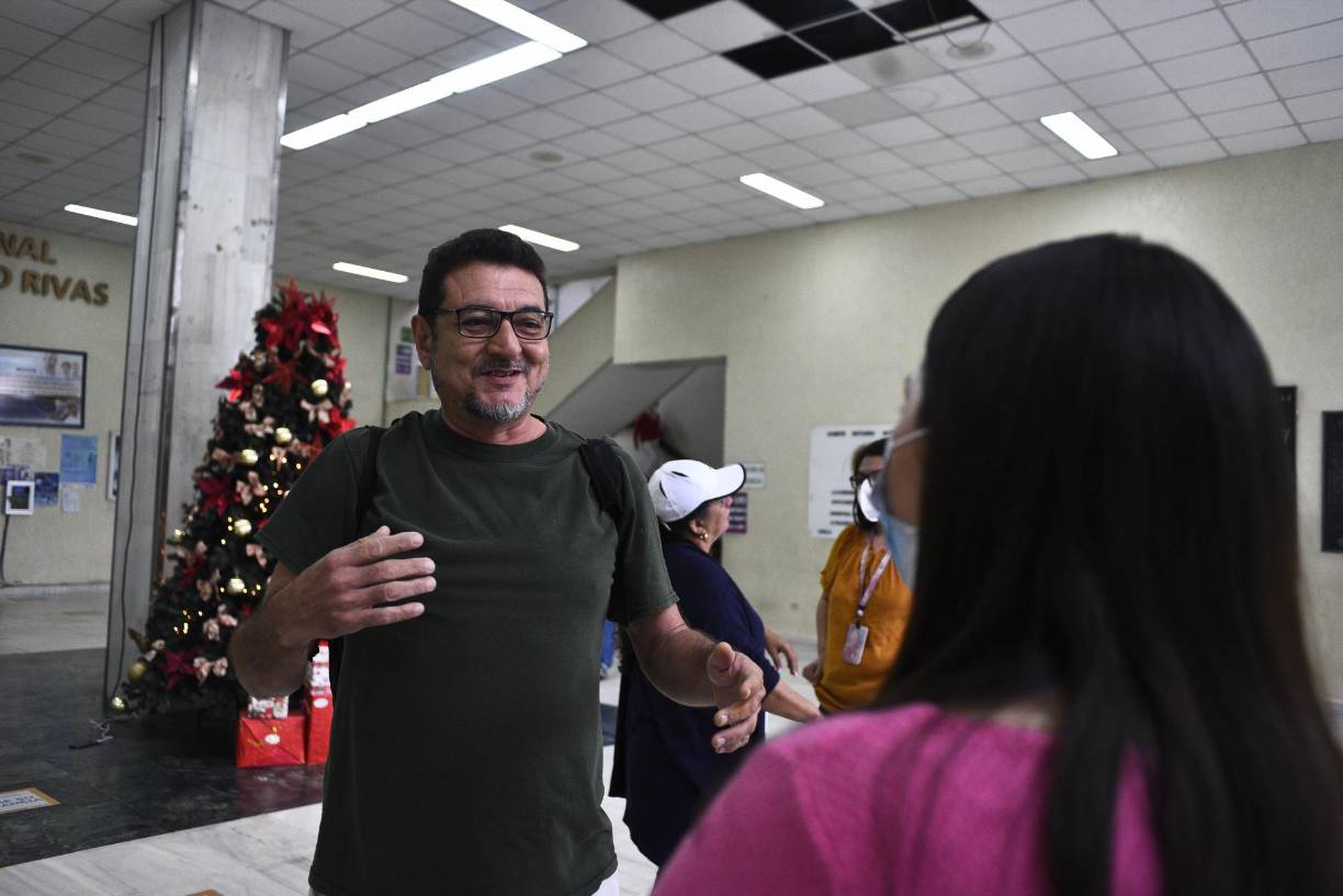 Bueso manifestó que llevar alegría a otros en esta época del año “no tiene precio” y que seguirá haciéndolo hasta el día que parta de este plano terrenal.