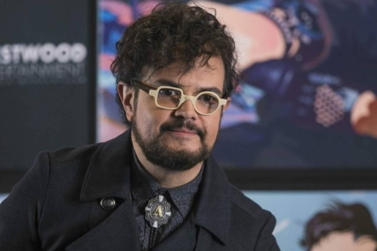 Aleks Syntek<br/>20 Rosas- 2014<br/><br/>El cantante pop interpretó junto a Los Ángeles Azules para el disco Romántico Desliz de 2014.