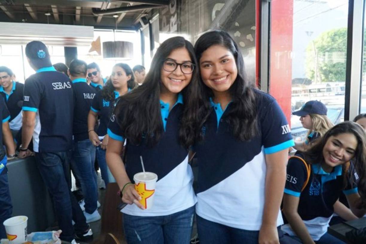 Flor Figueroa y Mariana Durón.