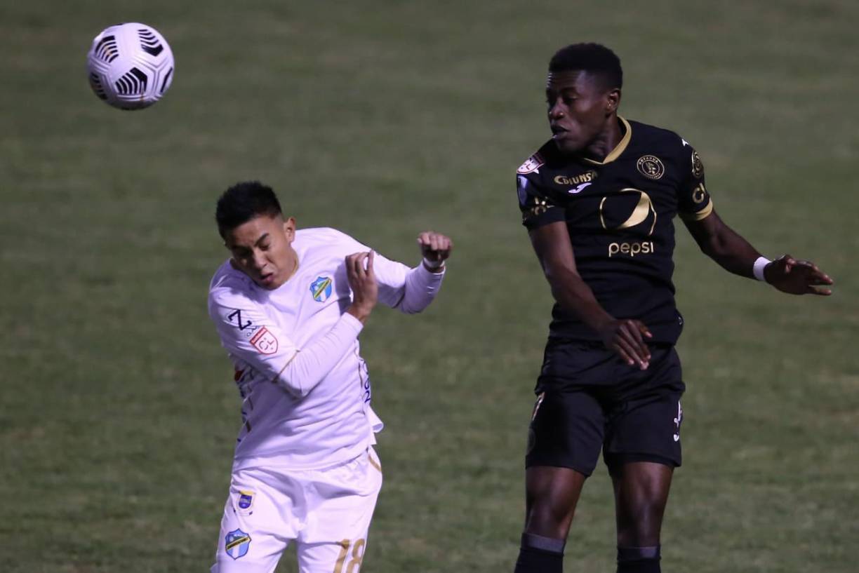 Wesly Decas repetirá titularidad. El joven hondureño podría cubrir el flanco derecho de la zaga de Motagua. 