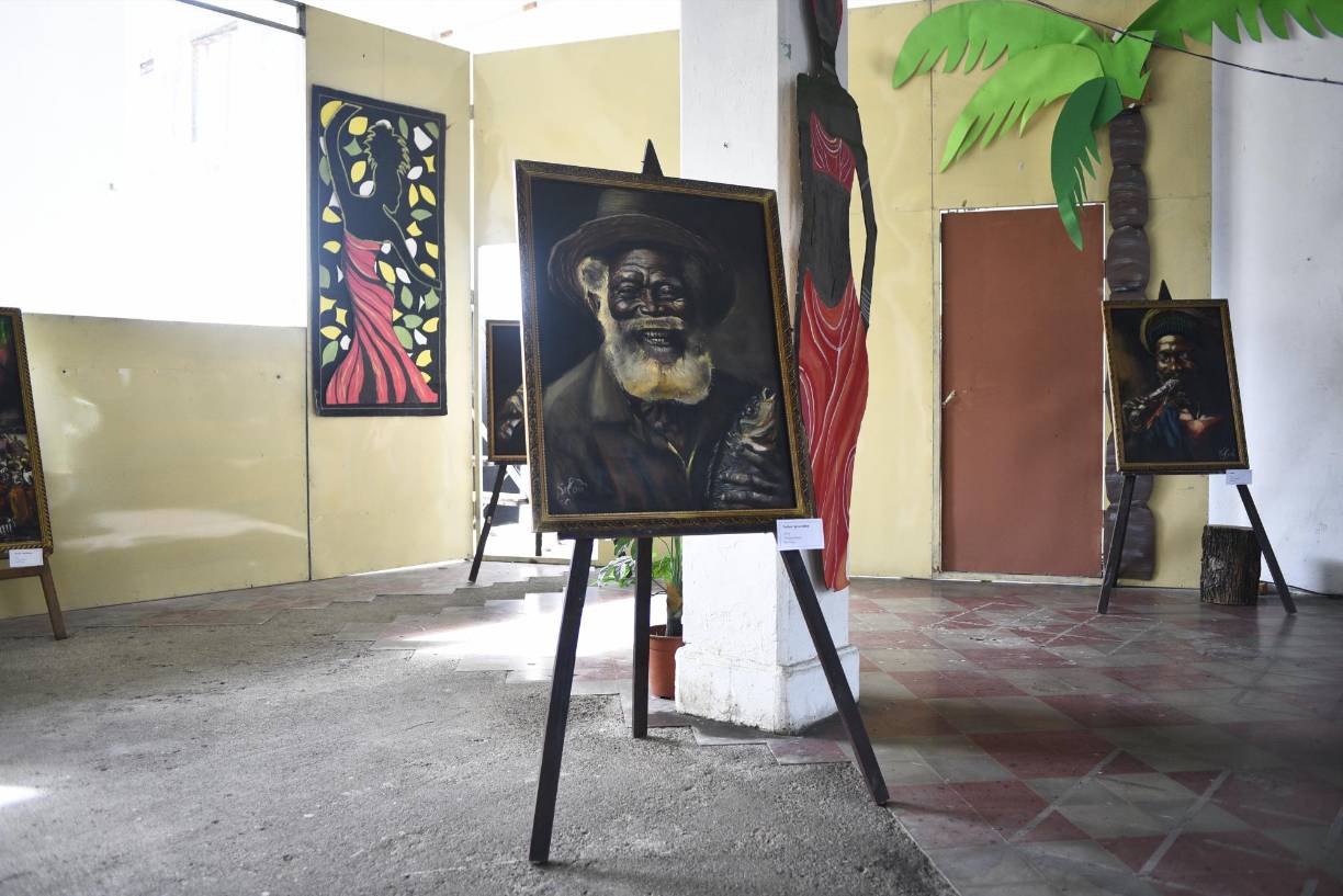 Banegas se siente cómodo con el estilo claro oscuro, influenciado por el trabajo de “Caravaggio”, “siento que esas pinturas son como una obra de arte y conectan con el público”, expresó en una entrevista brindada a Diario La Prensa. 