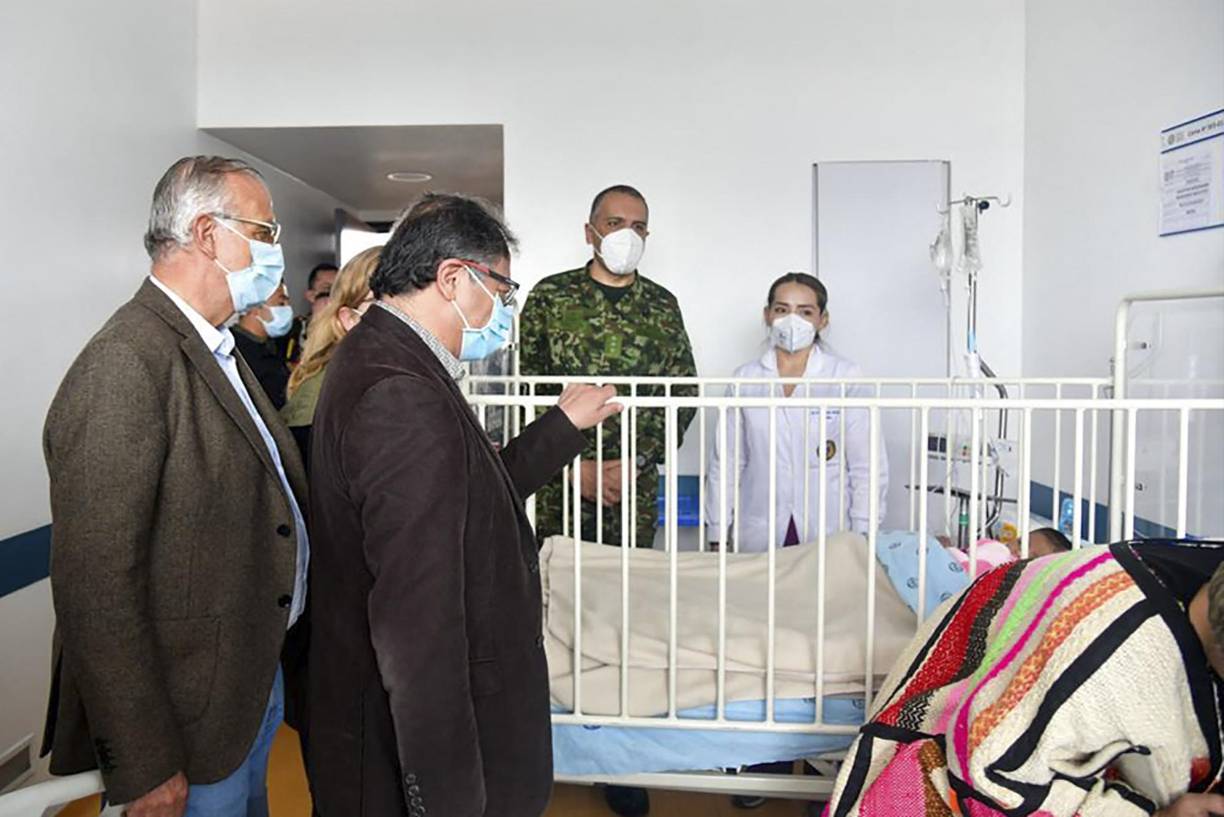 El presidente de Colombia, Gustavo Petro, visitó a los menores en el hospital, donde se recuperan de su odisea.