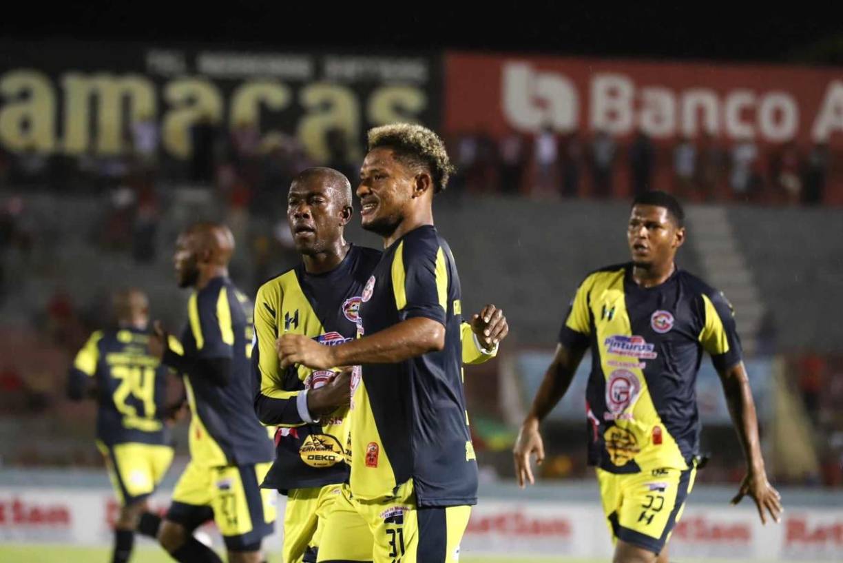 El estadio Municipal Ceibeño fue el escenario del encuentro entre el Génesis, que sorprendió a los 5 minutos con anotación de Erlin Gutiérrez. 