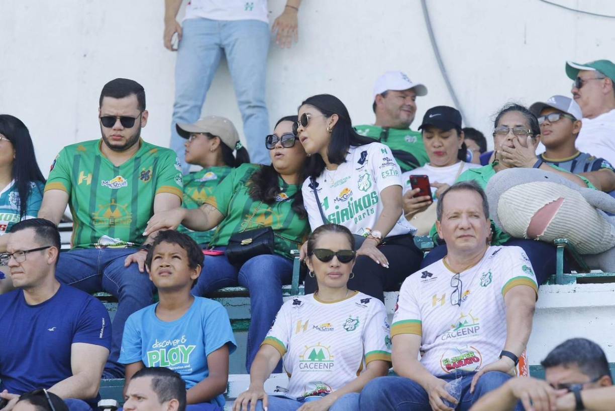 Llenazo. Los aficionados de los “Tiburones” no fallaron y llegaron al recinto para apoyar a su equipo.