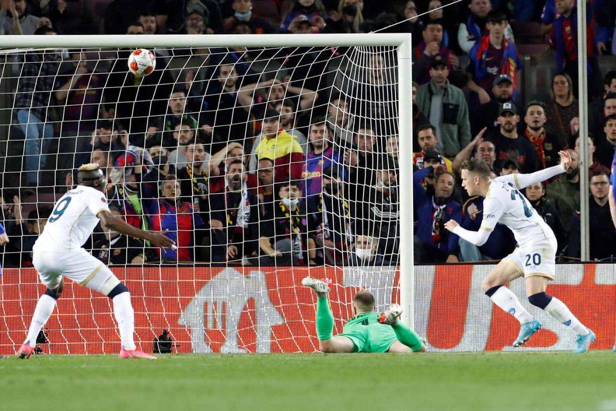 El polaco Piotr Zielinski batió a Ter Stegen para abrir el marcador en el Camp Nou.