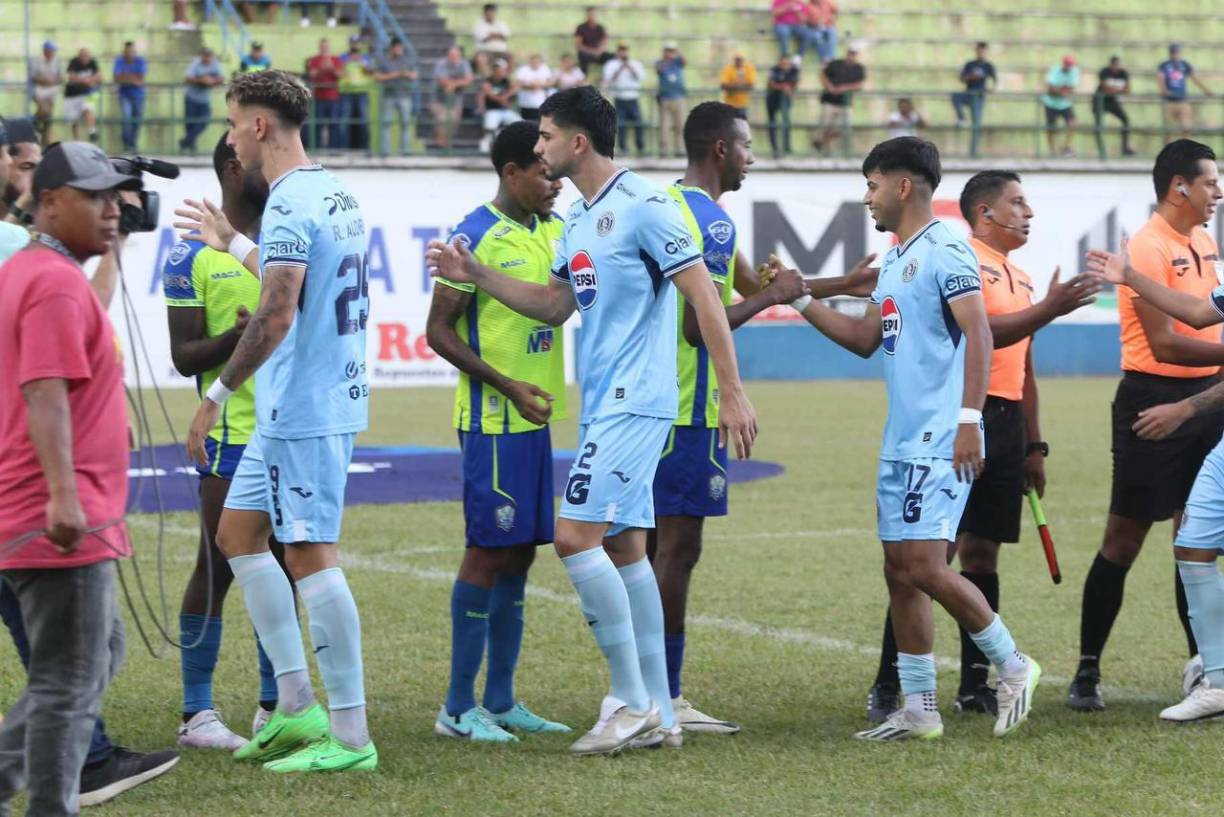 El duelo arrancó a las 5:15 PM luego del clásico entre Marathón y Real España.