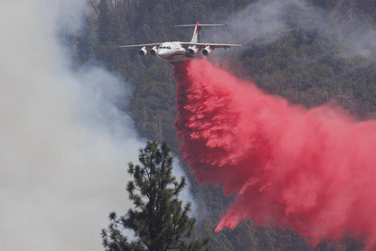 Incendios en California arrasan miles de hectáreas dejando una estela de devastación