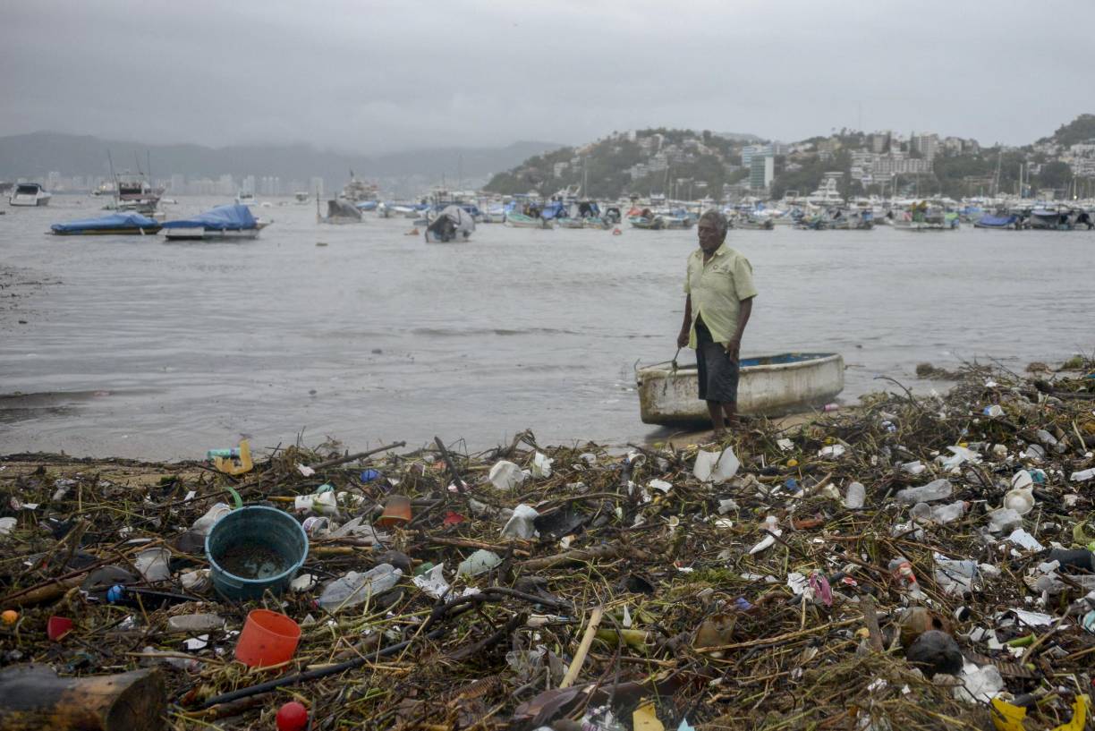 Este fenómeno está aproximadamente a 435 kilómetros al sur-sureste de la desembocadura del río Suchiate, en la frontera de México con Guatemala.