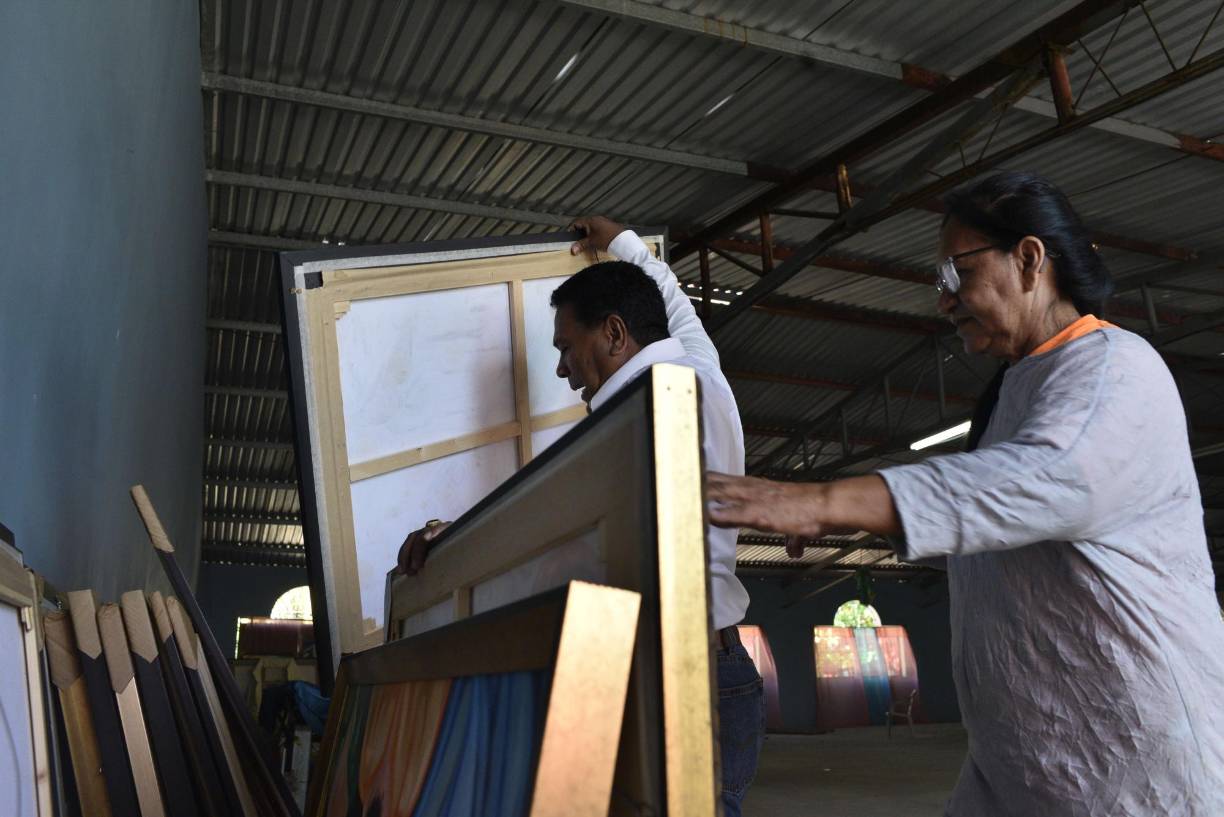 Entre los 78 cuadros que pintó, en ese lapso de tiempo, está uno que dedicó al martirio de la muchacha de 37 años poco antes de que ella muriera el pasado mes de agosto.