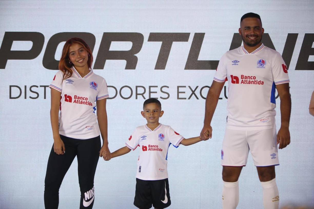 La piel de local no cambia mucho con respecto a la campaña anterior, ya que el color blanco predomina. 