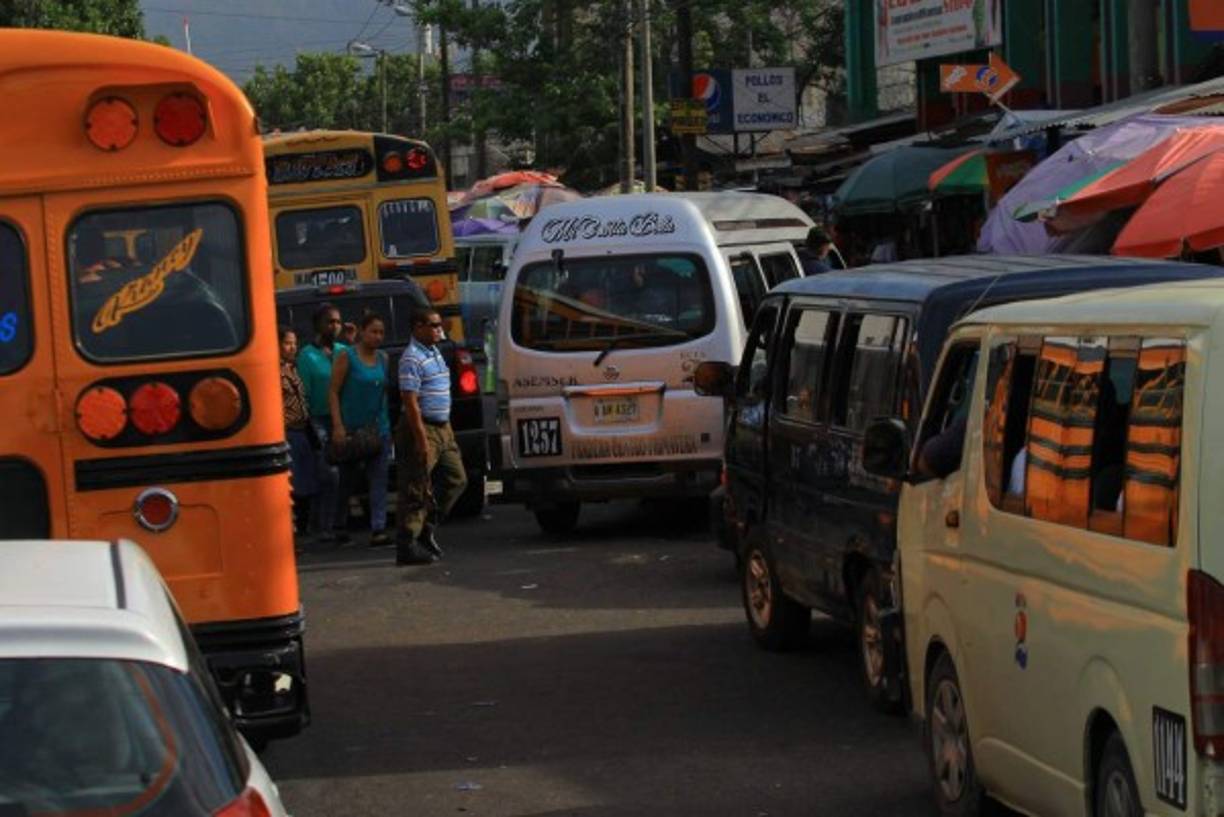 Aunque hay presencia de Tránsito en algunos puntos del centro siempre hay desorden.