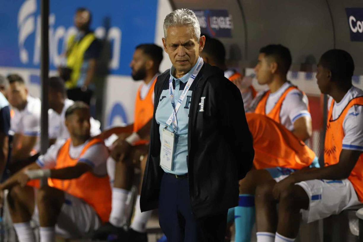 8. Mala lectura de juego de Rueda: El técnico de la ‘H’ no tuvo una buena visión del partido. Aguantó mucho al ‘Búho’ Meléndez y no recompuso el mediocampo para generar mayor juego. Dejó en la banca a buenos recambios como Jorge Álvarez y Alex López.