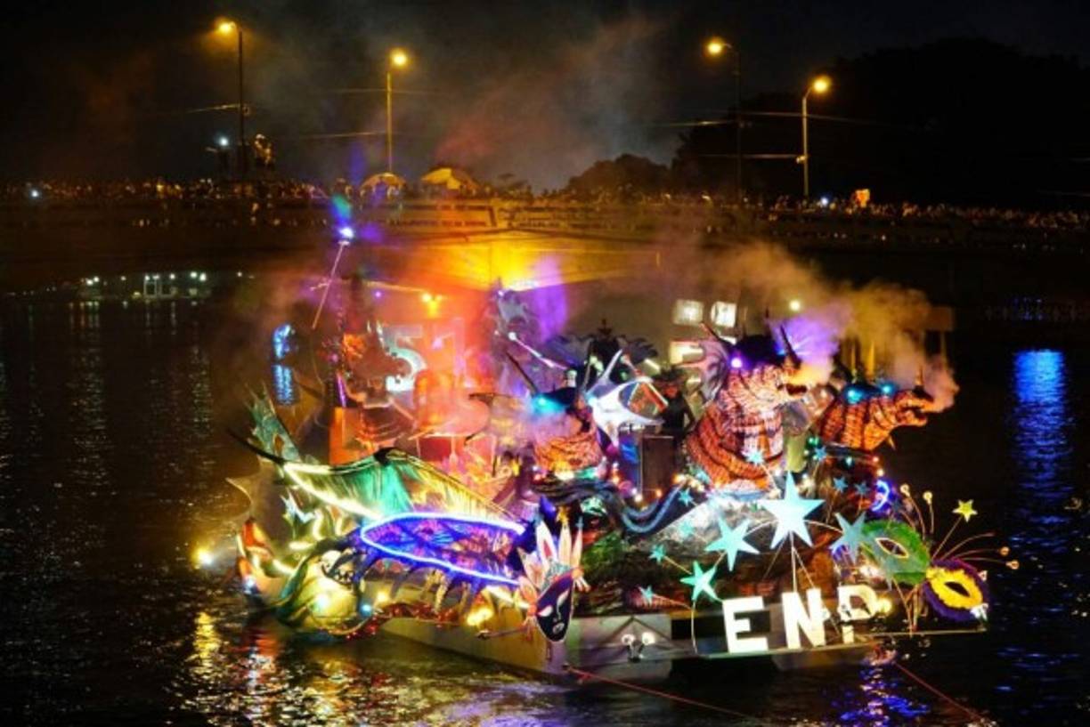 La fiesta terminó con el tradicional carnaval que se realizó en la tercera avenida.