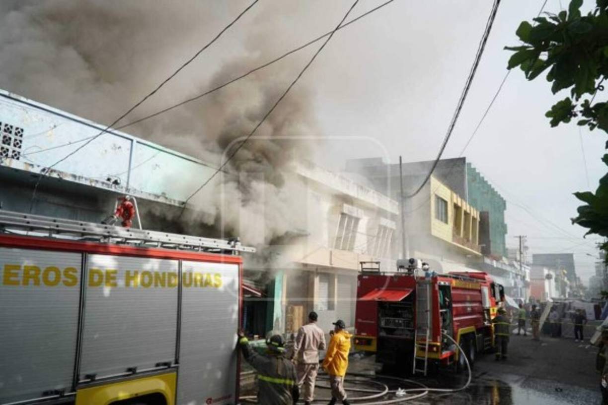 Cabe mencionar que estos negocios han sido el patrimonio de varias generaciones, quienes hoy no podían creer lo que sucedió.