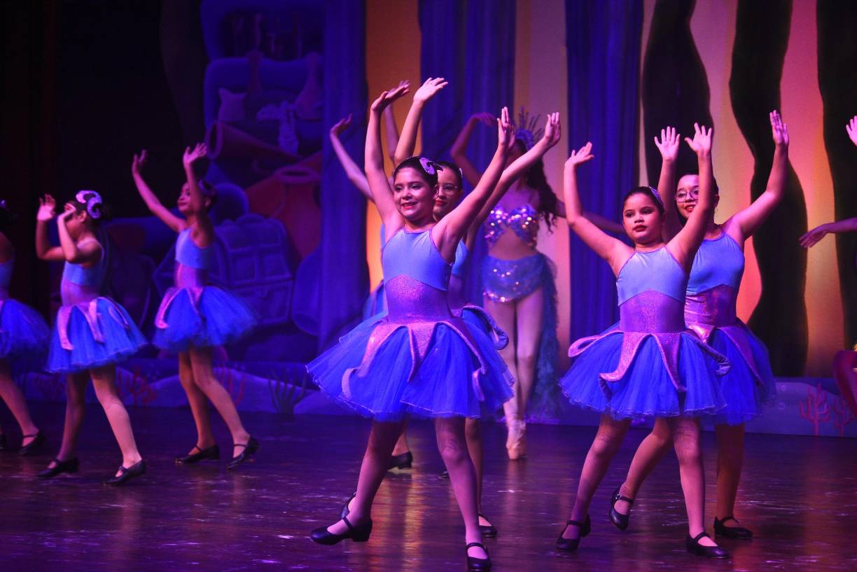 En fotos: Academia de Bellas Artes realiza su show artístico “La Sirenita”