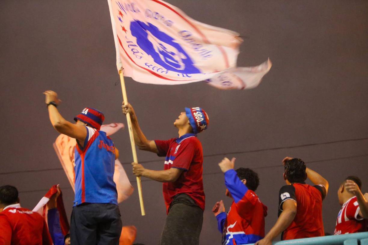 El tremendo show de la Ultra Fiel previo al inicio del encuentro. 