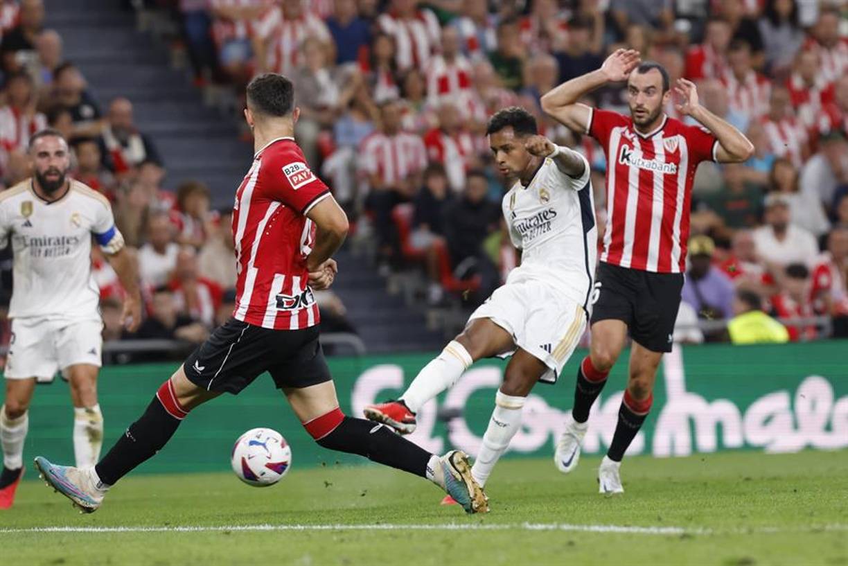 El brasileño encontró en un balón suelto en el área para soltar un fuerte disparo al primer palo que sorprendió al portero Unai Simón (28).