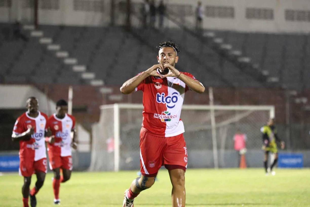 El Vida salió a buscar el empate y llegó a los 20 minutos, luego de un centro de Danilo Palacios y Josué Villafranca no perdonó de cabeza para establecer el 1-1. 