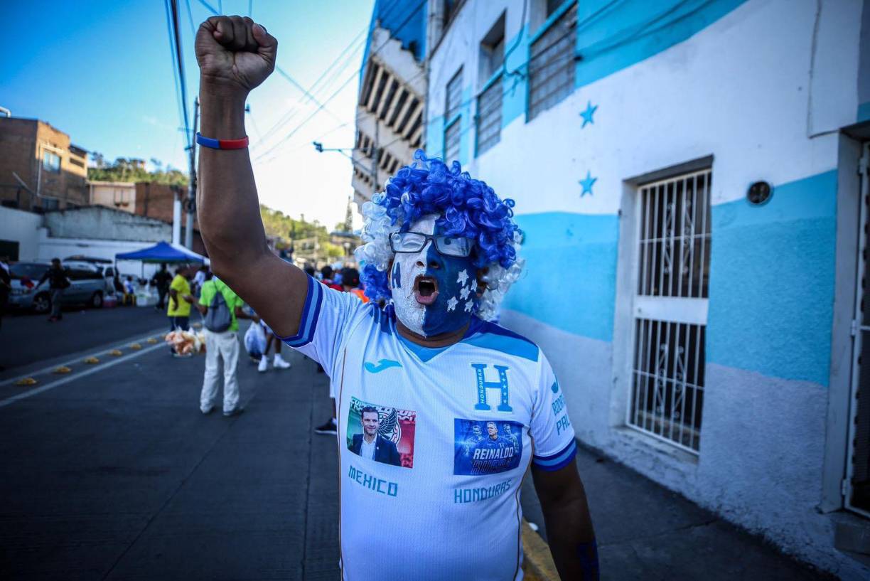 ¡Con euforia! Así se mostraron algunos de los hinchas catrachos en Tegucigalpa previo al Honduras-México.s