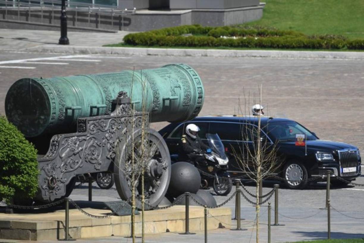 Diseñada por el Instituto Central de Investigación Científica y Automóvil, en Moscú, la limusina forma parte de la gama 'Aurus'.