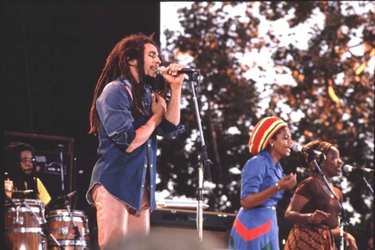 El primer álbum 'Catch a Fire', Bob Marley y su grupo cobraron notoriedad al presentar canciones que desafiaban el statu quo en tiempos en que se daban múltiples movimientos de descolonización en el mundo.