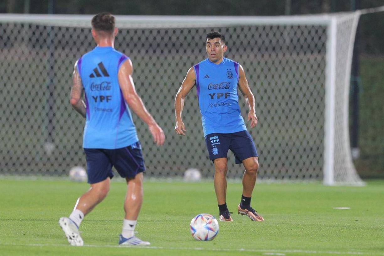 Marcus Acuña: Sería el lateral izquierdo en el once titular de Lionel Scaloni.