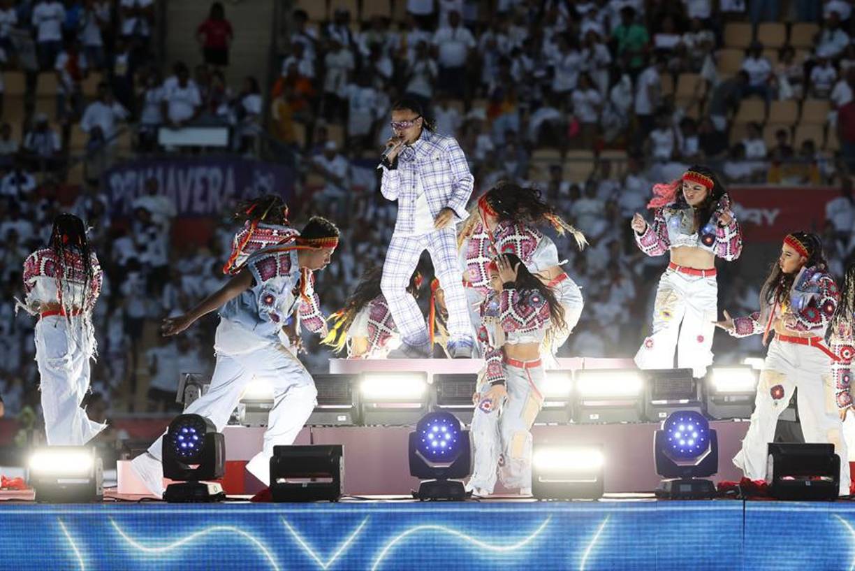 El cantante y compositor puertorriqueño, Ozuna, fue uno de los cantantes presentes en el show previo a la gran final.