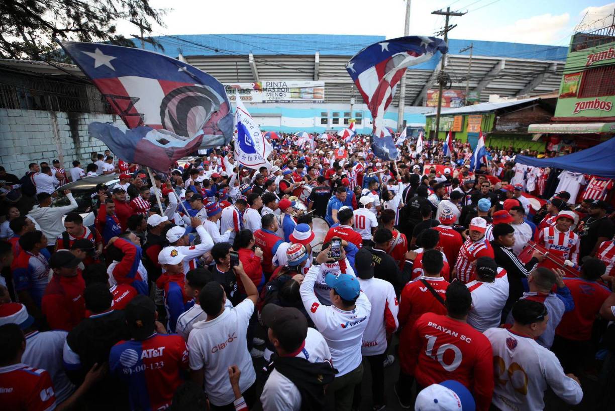 La ola de olimpistas nunca falla y esperan tener un llenazo en el recinto capitalino para la final ante Motagua. 
