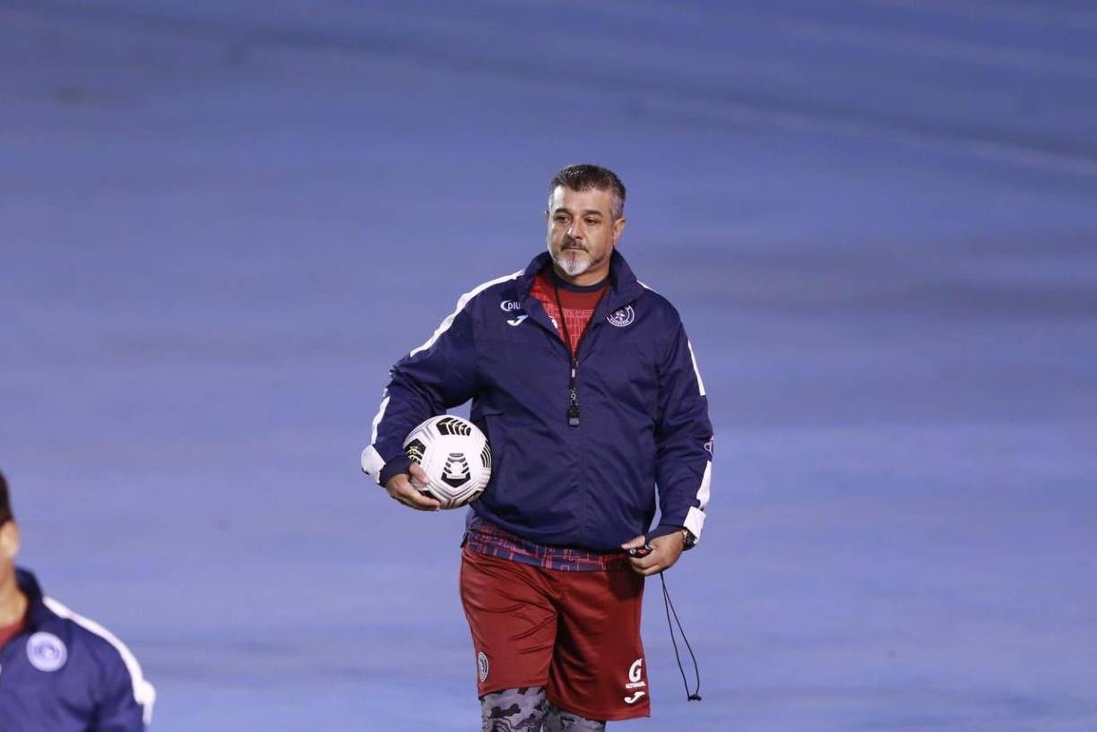 Diego Vázquez buscará su primer título internacional con Motagua. El entrenador sabe que su única carta para sostenerse en el banquillo del club capitalino es obtener el cetro de Liga Concacaf. 