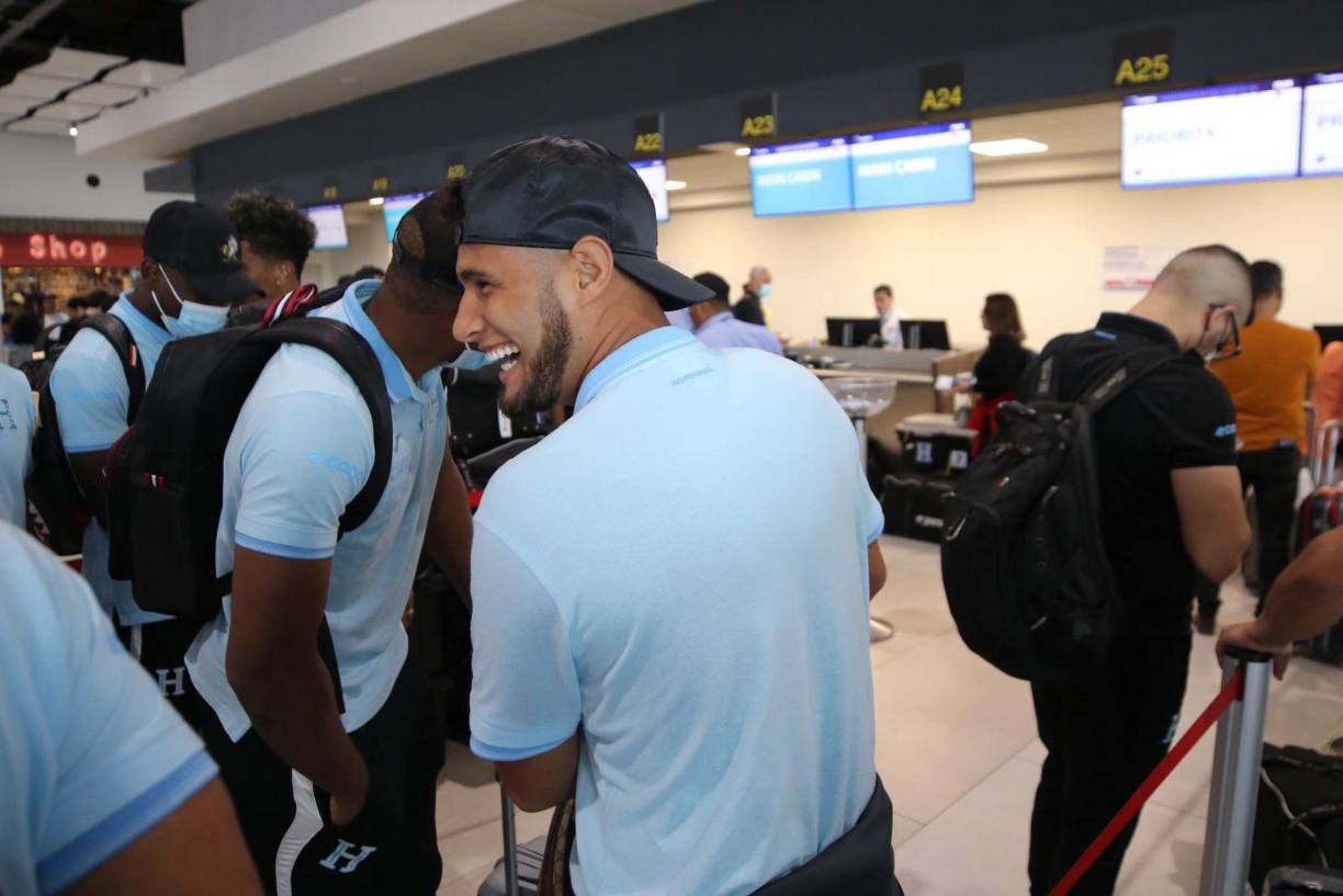 Alex López, actualmente se encuentra sin equipo, pero ha estado entrenado con Olimpia. El futbolista catracho pasó un buen momento con sus compañeros previo a la salida rumbo a Estados Unidos.