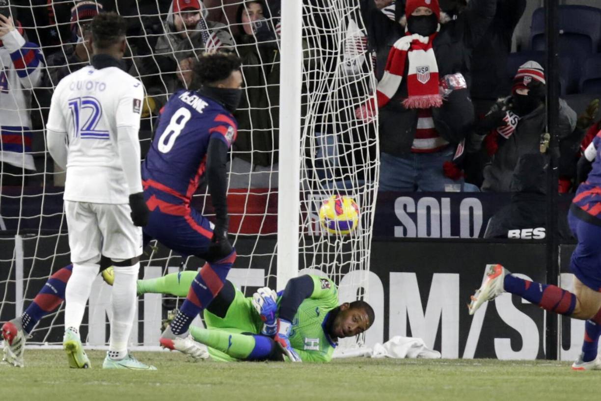 Luis ‘Buba‘ López no pudo detener el cabezazo de Weston McKennie.