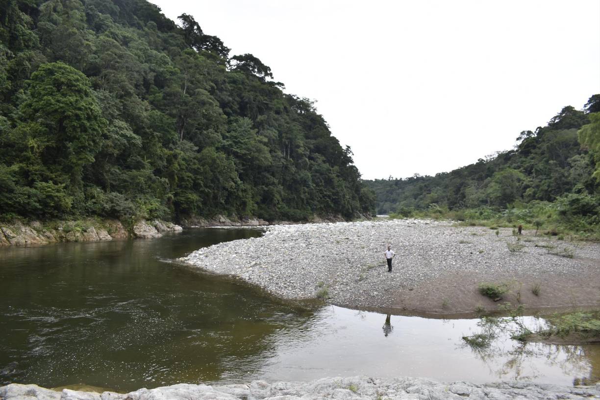 La Herradura, es la más próxima y mejor que tiene el río Cangrejal para los visitantes. Su espaciosa playa y sus aguas mansas la hacen apetecida.