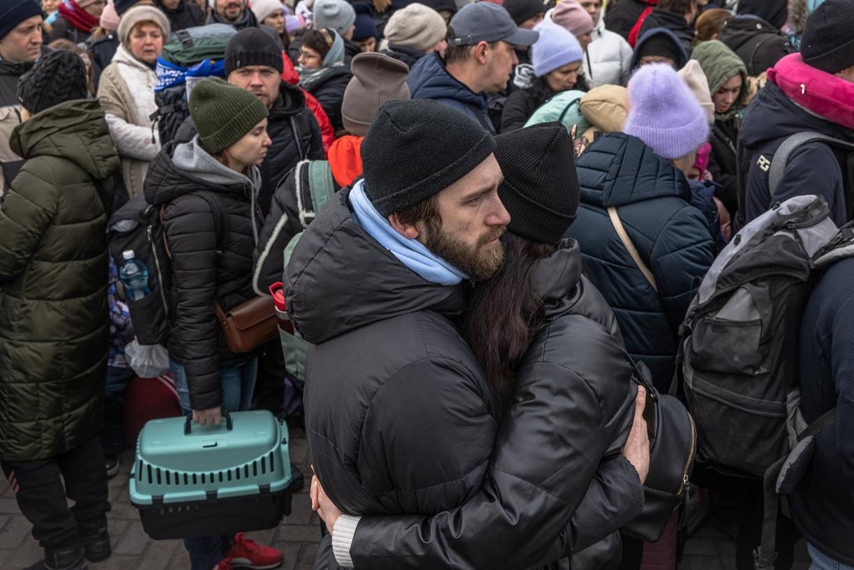 La Alcaldía de Mariúpol solo llegó a informar que autobuses habían salido de Zaporiyia hacia Mariúpol para recoger a los civiles que quieren abandonar la estratégica ciudad a orillas del mar interior de Azov.