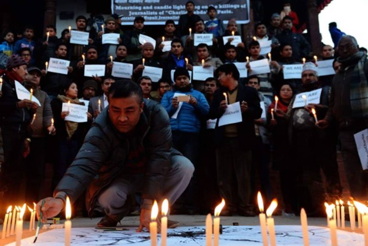 Diferentes manifestaciones de periodistas por el atentado en París.