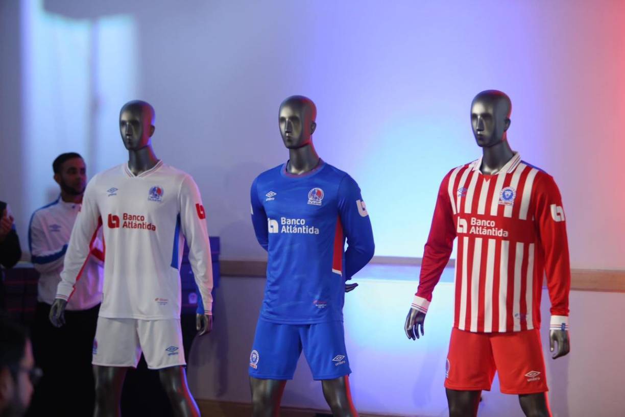 ¡Sin más preámbulos! Así luce la nueva camiseta de Olimpia para la temporada 2023/24.