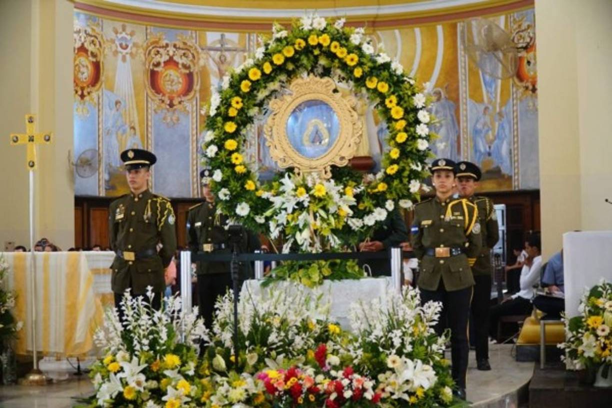 Los escoltas también mostraron devoción a la Virgen de Suyapa.