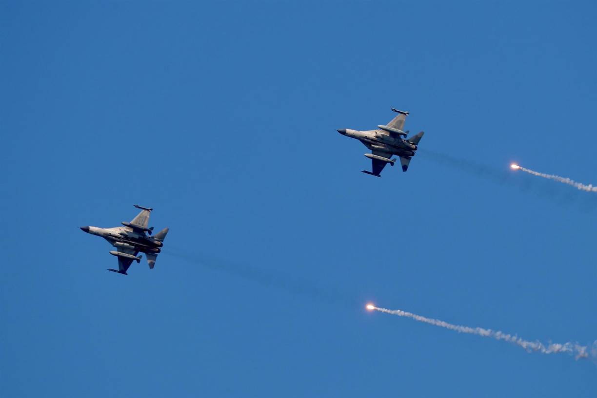 Misiles Stinger, efectivos contra helicópteros y aviones que vuelan a baja altura, también se desplegaron en algunos edificios de gran altura en el área, agregó.