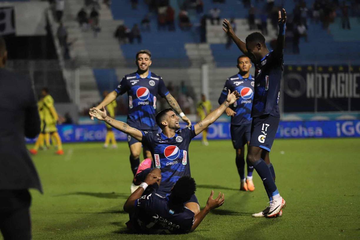 Y Yeison cayó feo al intentar festejar. La secuenca de la celebración.