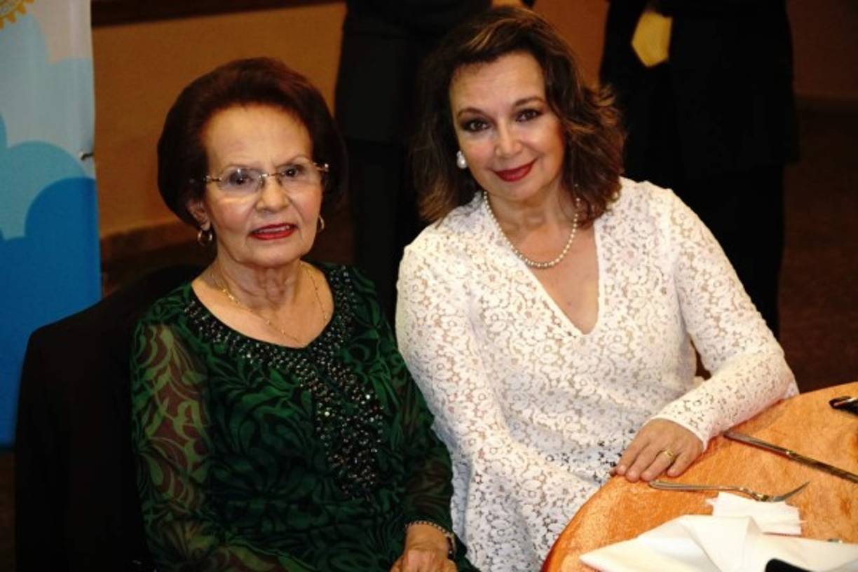Rosa Cano y Martha Calderón.