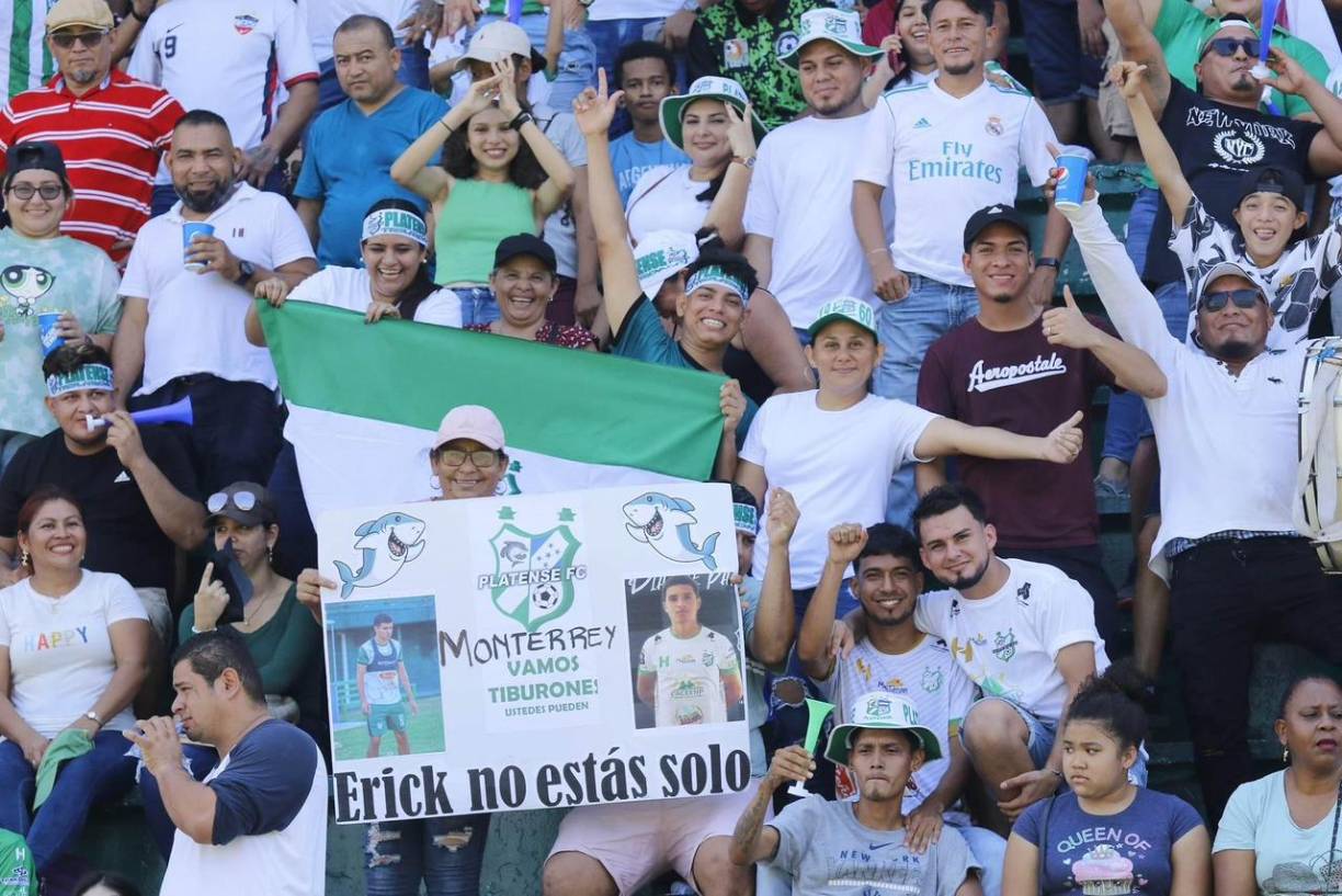 Familiares y amigos de Erick Puerto (futbolista de Platense también se hicieron presentes en el Estadio Excélsior.